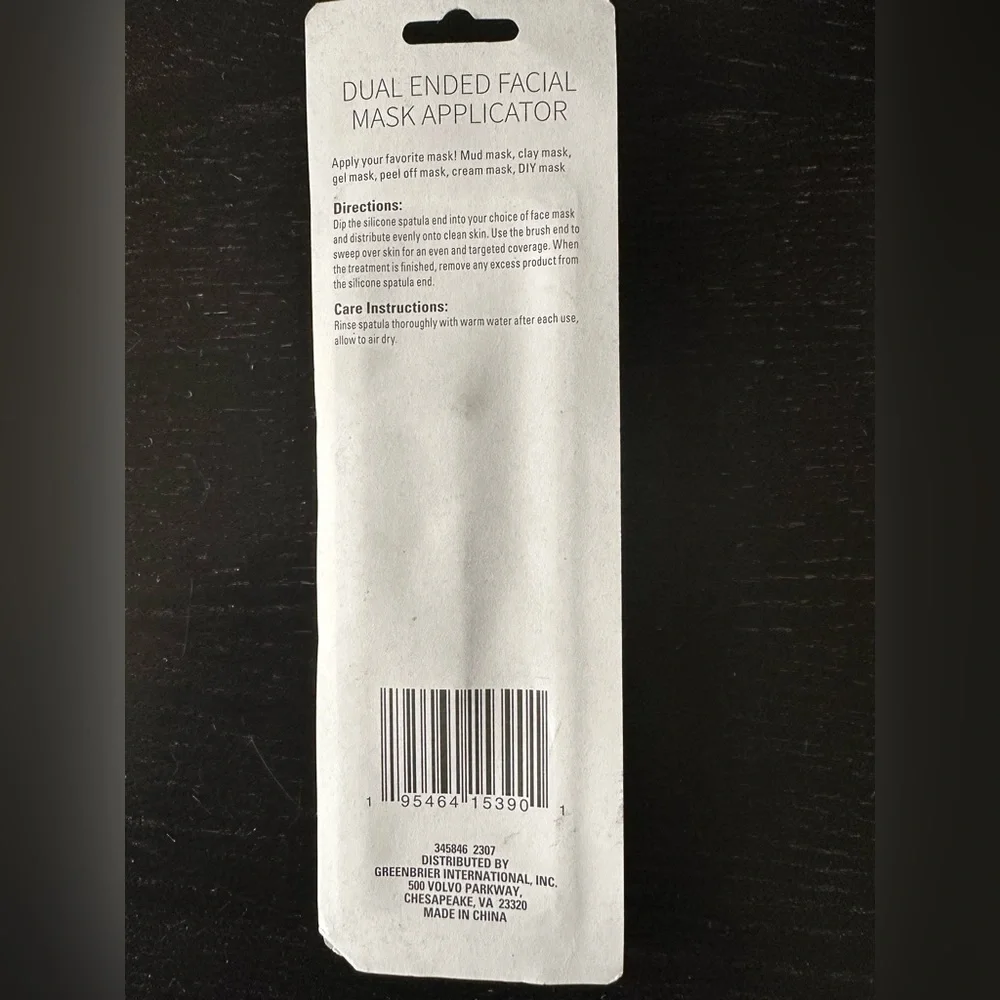 SASSY + CHIC MASK APPLICATOR